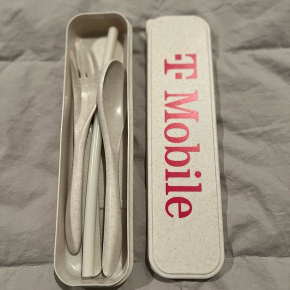 T-Mobile Utensil Set - Picture 5 of 6